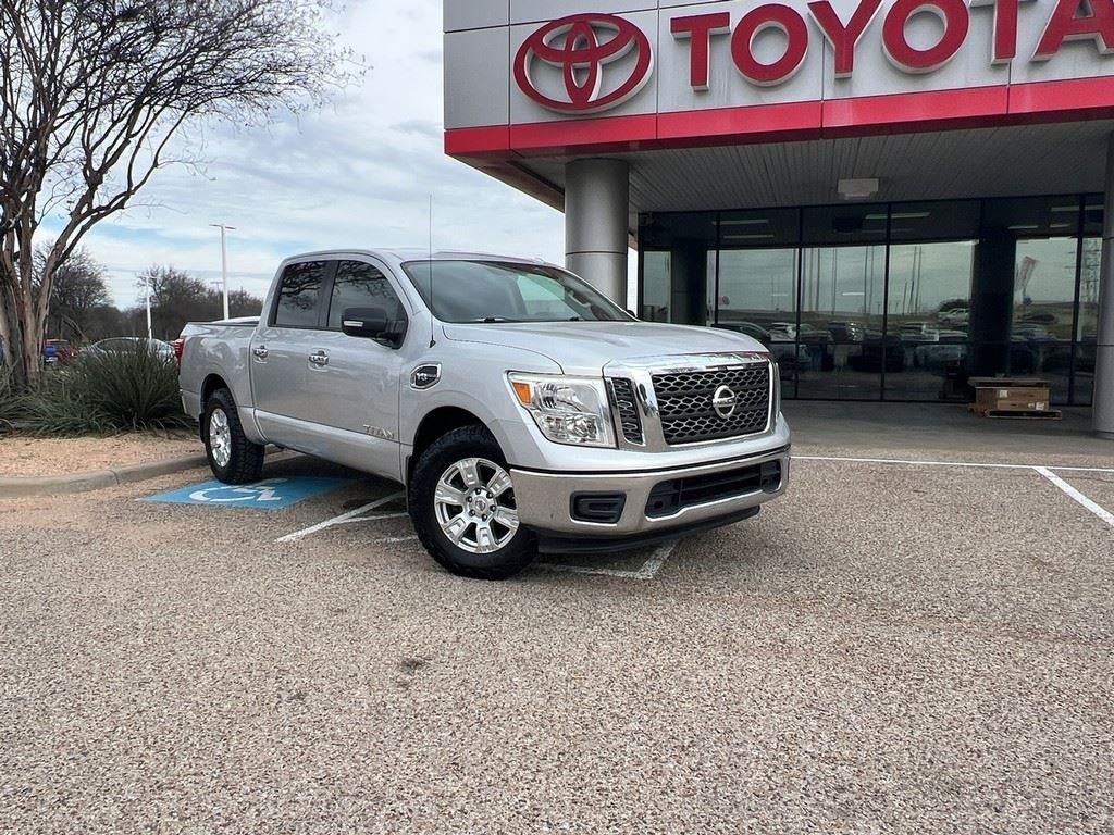 2017 Nissan Titan SV