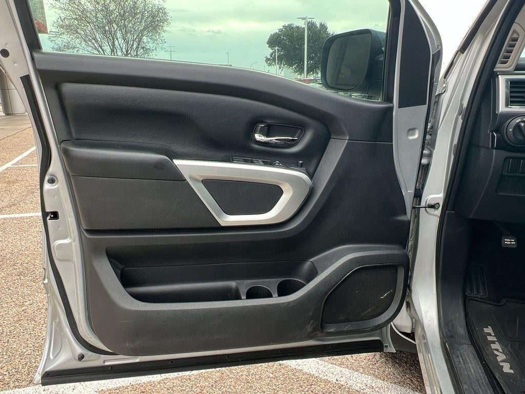 2017 Nissan Titan SV