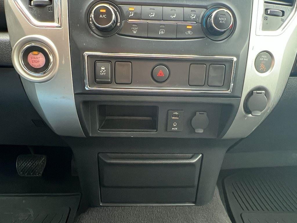 2017 Nissan Titan SV