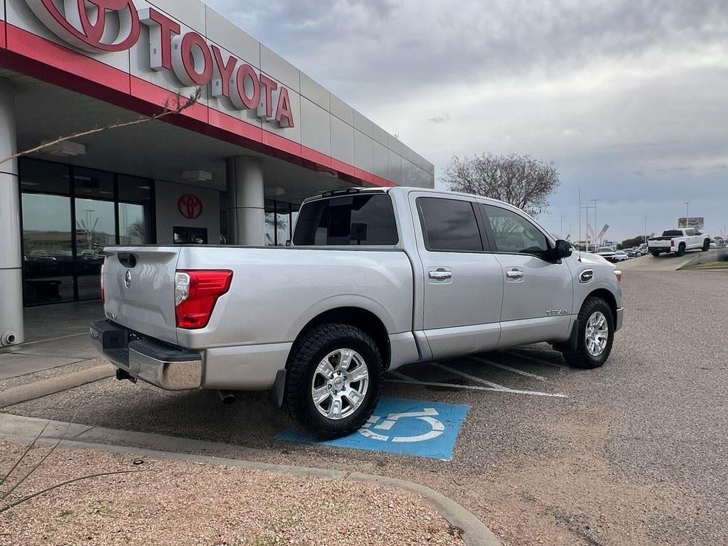 2017 Nissan Titan SV
