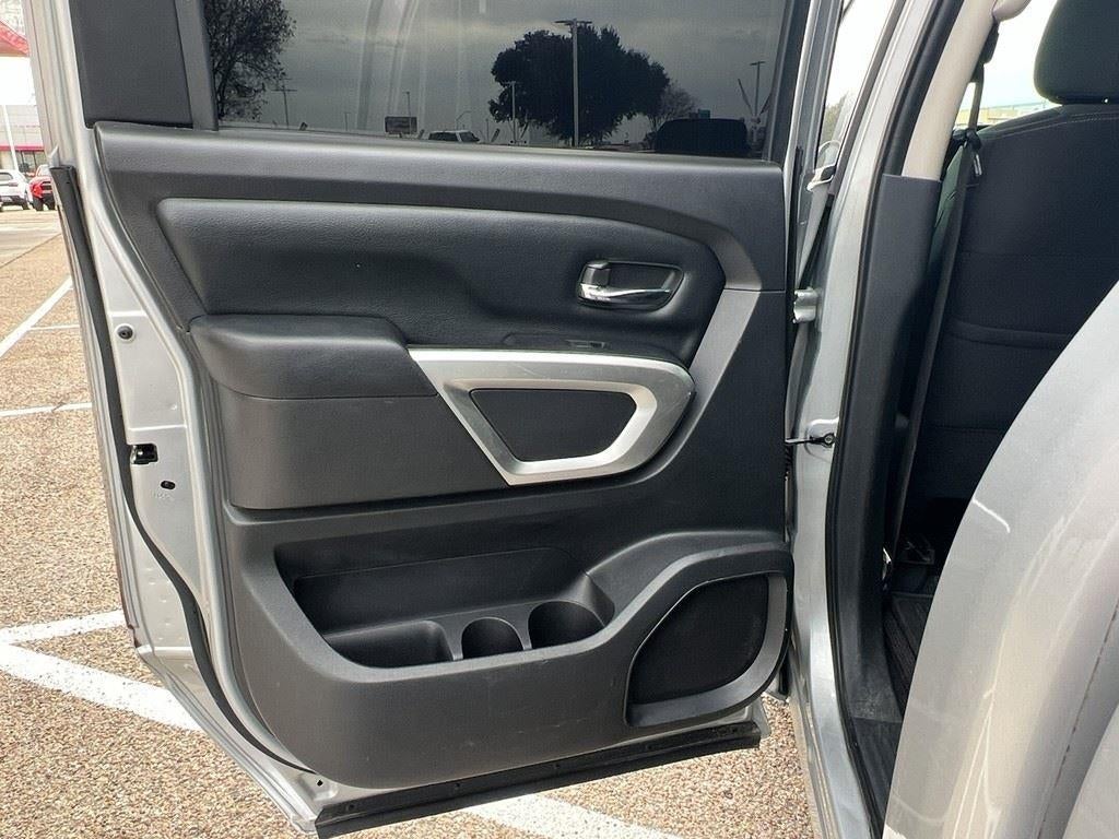 2017 Nissan Titan SV