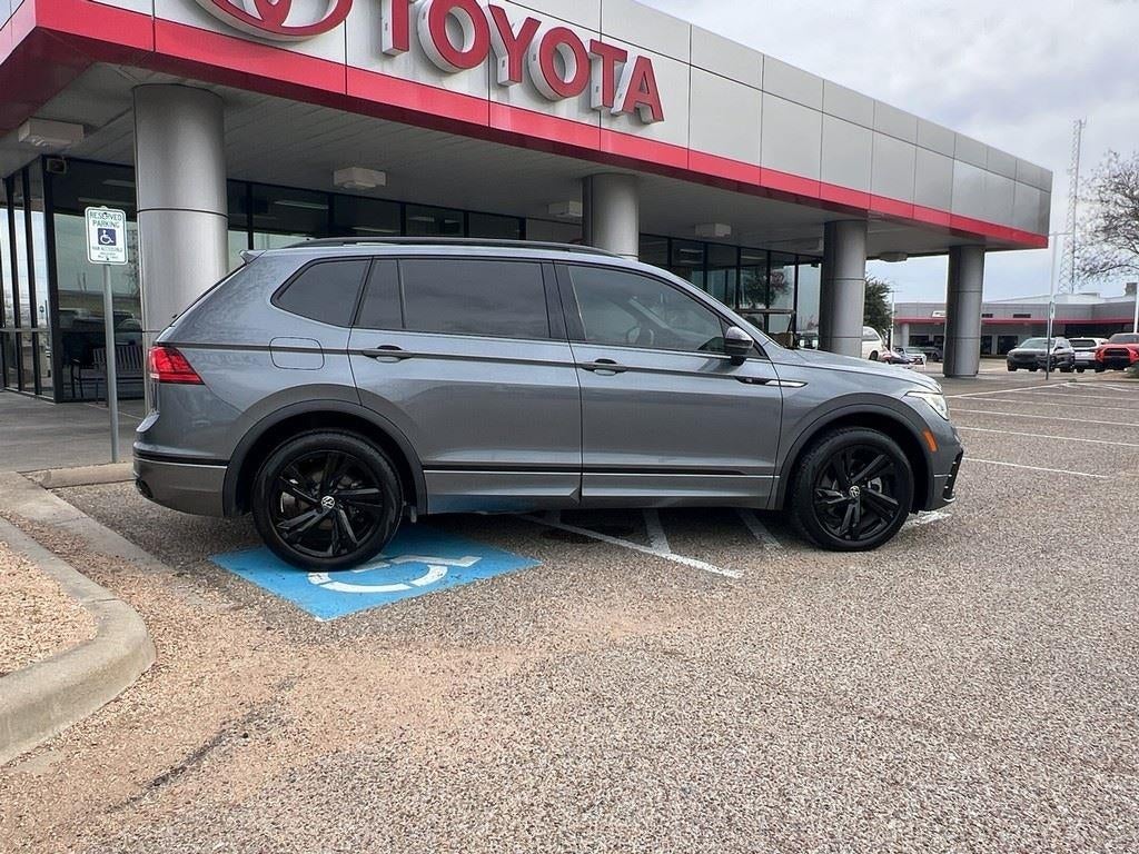 2024 Volkswagen Tiguan SE R-Line Black