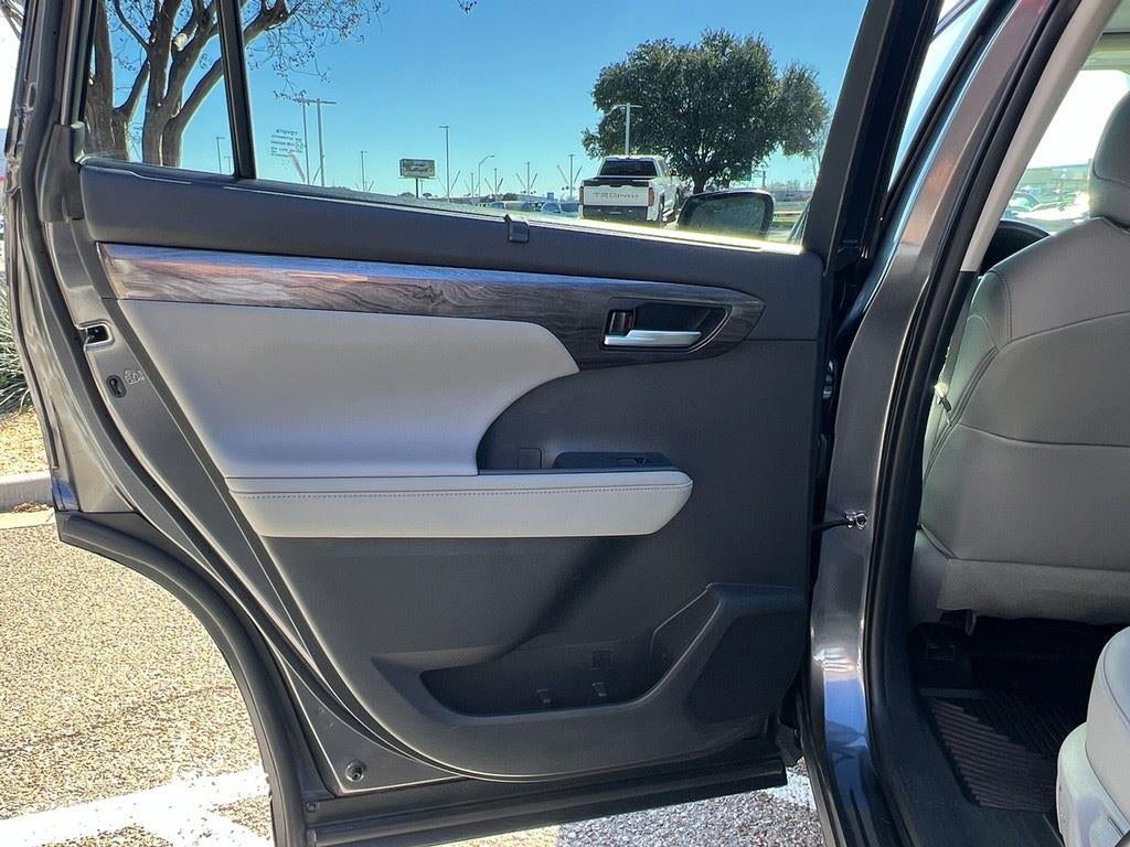 2023 Toyota Highlander Platinum