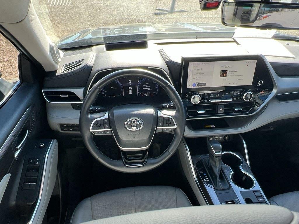 2023 Toyota Highlander Platinum