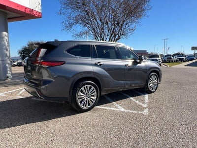 2023 Toyota Highlander Platinum