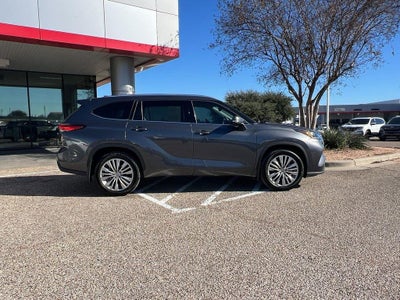 2023 Toyota Highlander Platinum