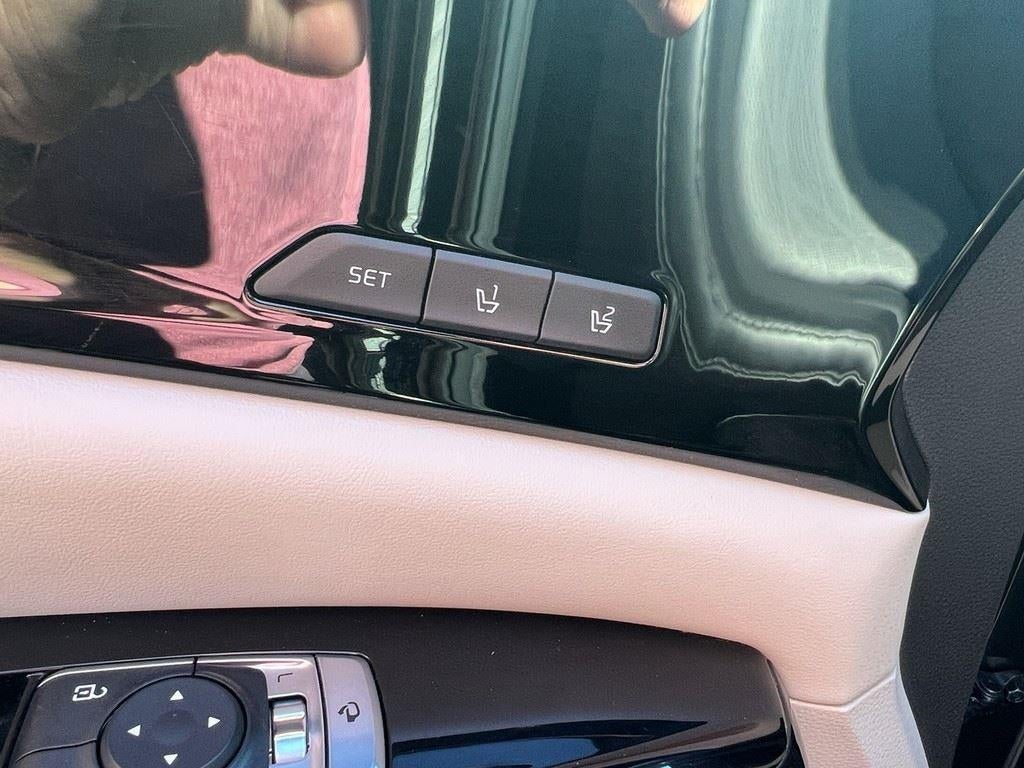 2024 Kia Carnival SX